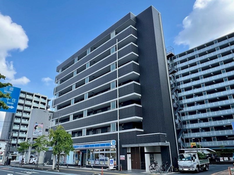 建物外観　草加駅徒歩４分（３２０ｍ）