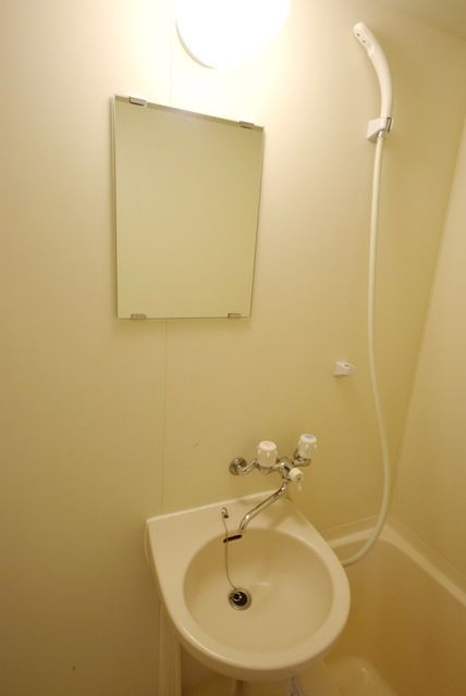 洗面設備　同物件別部屋写真