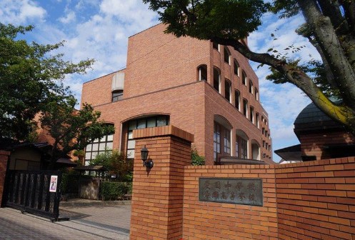 中学校　私立愛国中学校（中学校）まで509m