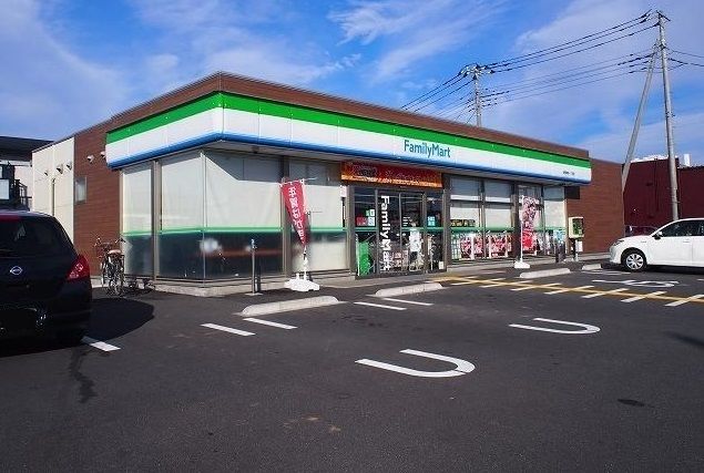 コンビニ　ファミリーマート（コンビニ）まで350m