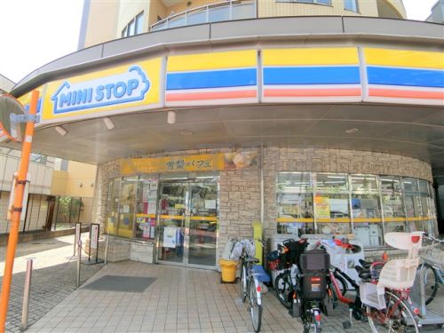 コンビニ　ミニストップ 大鳥居駅前店（コンビニ）まで163m