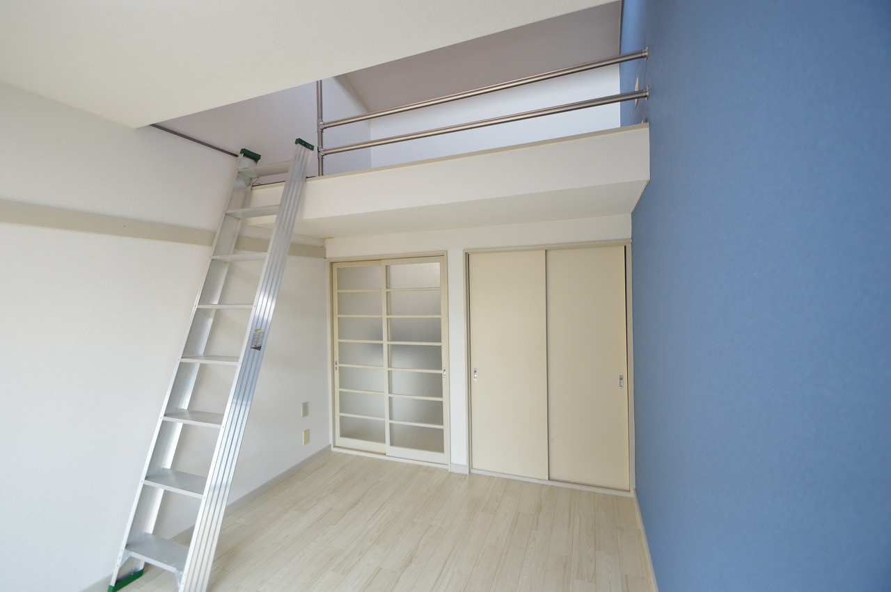 居室・リビング　ロフトを活用してリビングを広々使えます♪