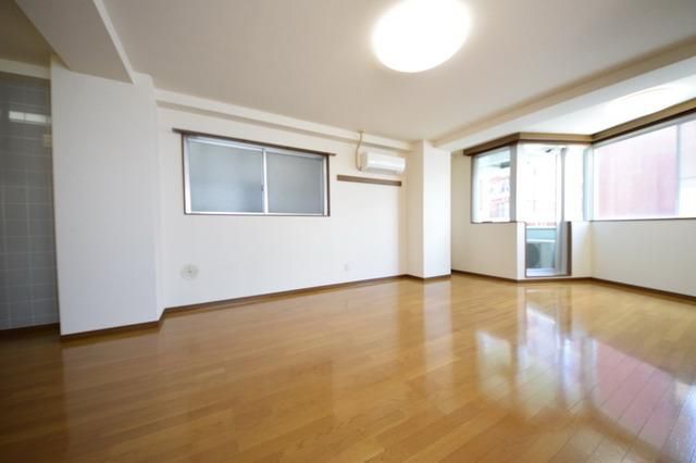 居室・リビング　15.2帖の洋室