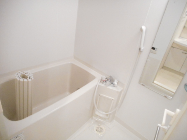 バス・シャワールーム　モデル写真