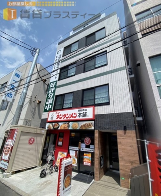 建物外観　１階には川崎のソウルフード。