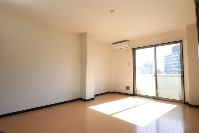 居室・リビング　明るい印象のお部屋ですね