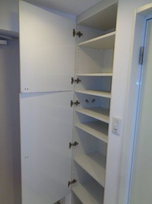 玄関　■モニタ付インターホン付き玄関■シューズラック■ダウンライト