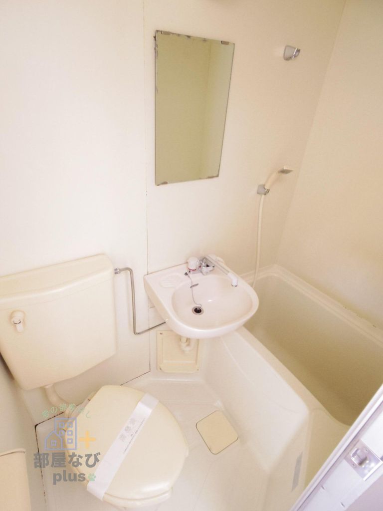 バス・シャワールーム　※他号室写真です