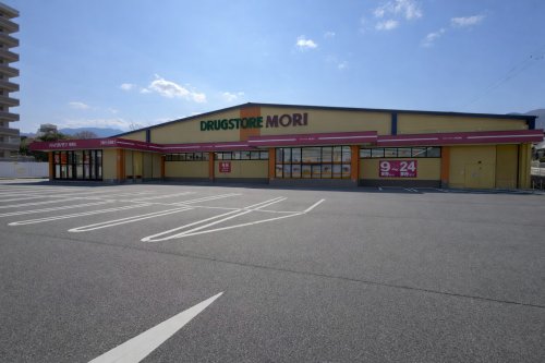 ドラックストア　ドラッグストアモリ 鶴見店（ドラッグストア）まで703m