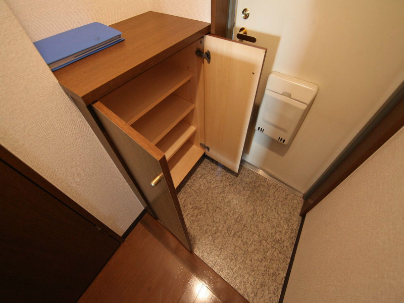 玄関　玄関　シューズボックス付