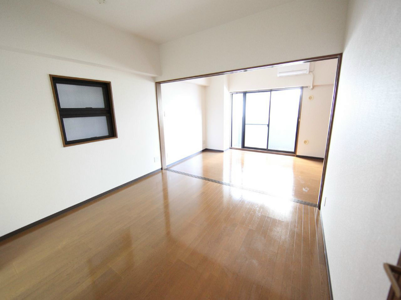 バルコニー　ＬＤＫ9.3帖　洋室7.6帖　つなげて使用出来ます