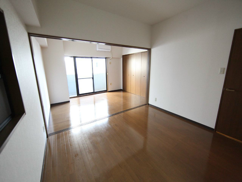 居室・リビング　ＬＤＫ9.3帖　洋室7.6帖　つなげて使用出来ます