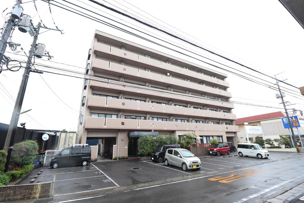建物外観　1LDKマンション♪