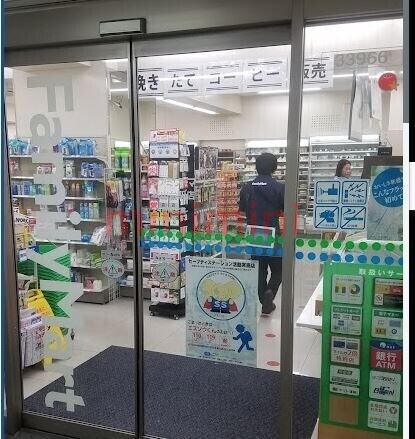 コンビニ　ファミリーマート桃山台駅店（コンビニ）まで989m