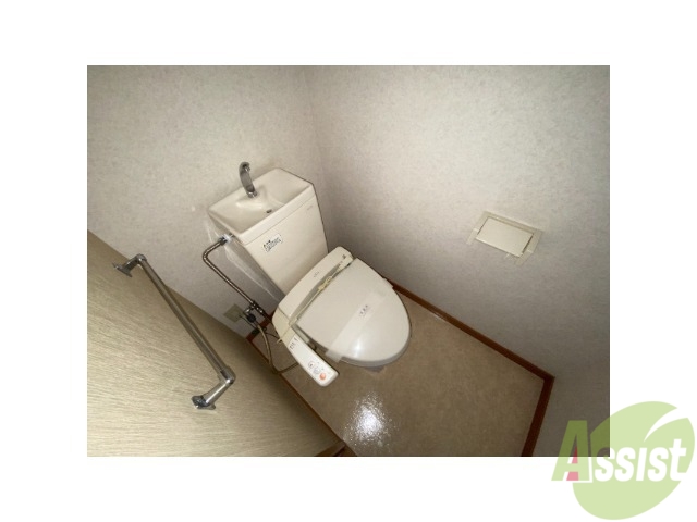 トイレ　ウォシュレット付きのトイレです。シャワートイレは日本の宝。