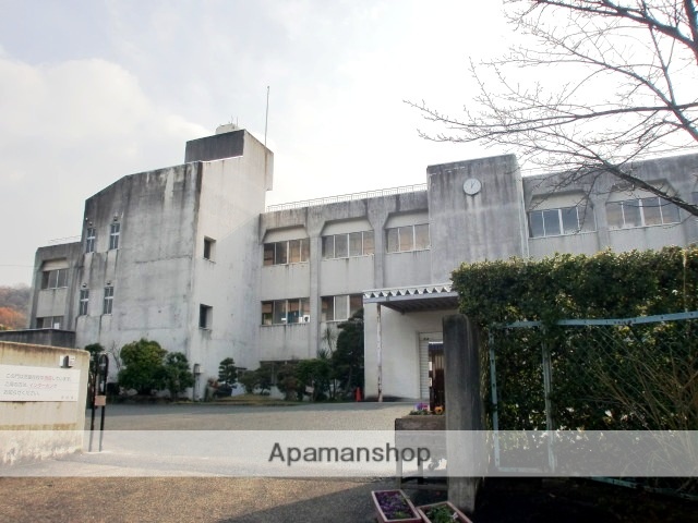 小学校　生駒市立生駒東小学校（小学校）まで638m