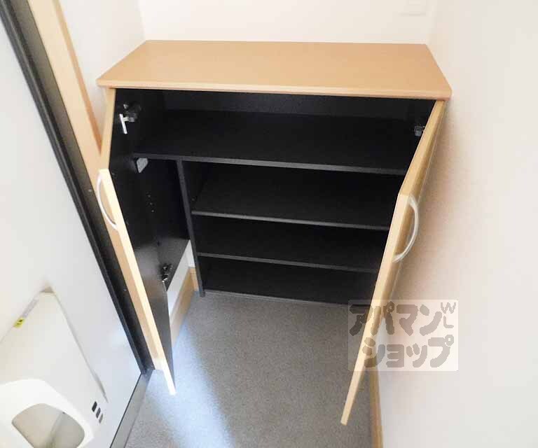 玄関　綺麗な靴箱です