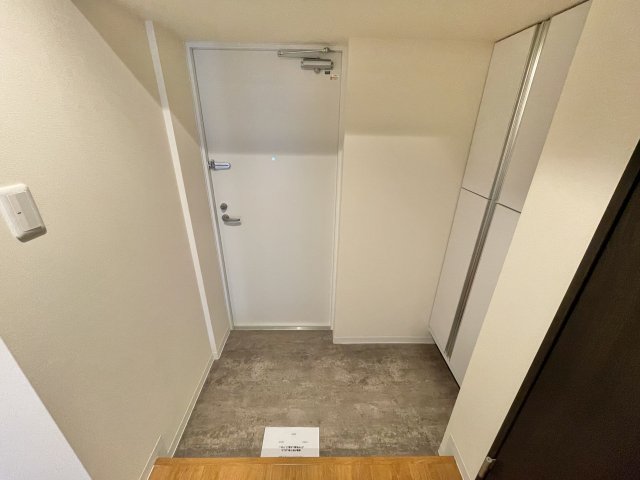 玄関　※別部屋参考写真