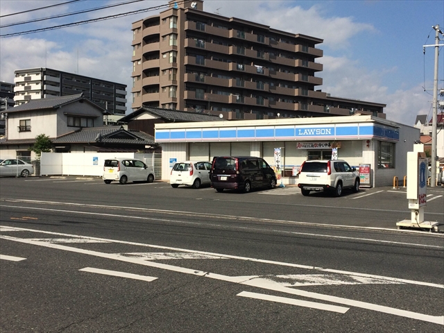 コンビニ　ローソン（コンビニ）まで724m