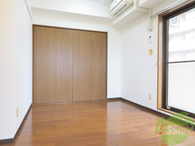 その他部屋・スペース　こちらは洋室を撮影しました。寝室にしましょう。