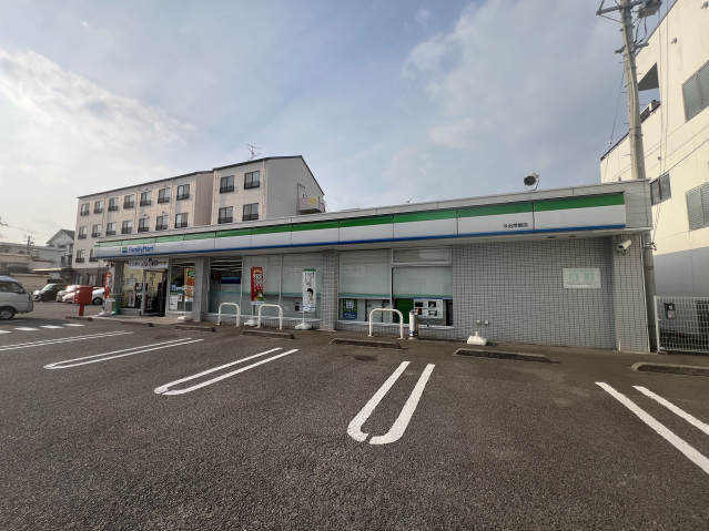 コンビニ　ファミリーマート今治常盤店（コンビニ）まで704m