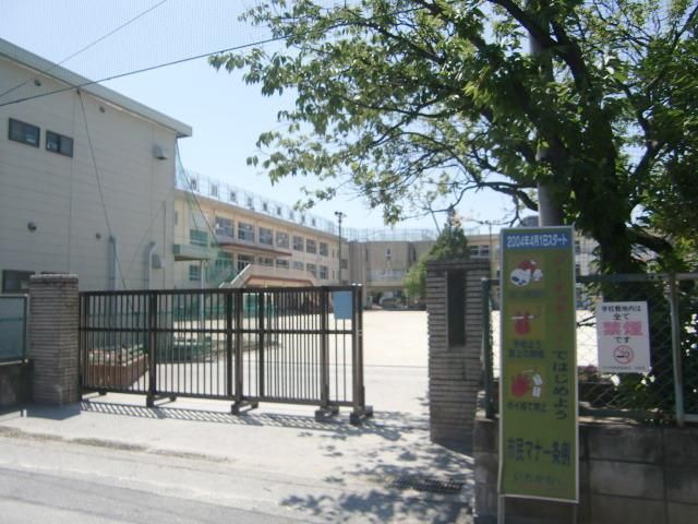 小学校　市川市立鬼高小学校（小学校）まで652m