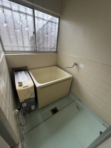 バス・シャワールーム　※室内写真は別号室のものを使用しています。
