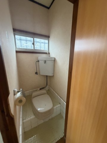 トイレ　※室内写真は別号室のものを使用しています。
