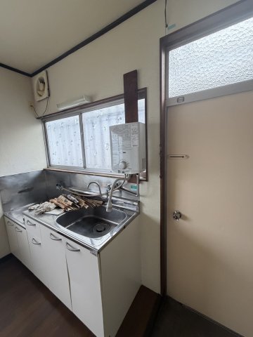 キッチン　※室内写真は別号室のものを使用しています。