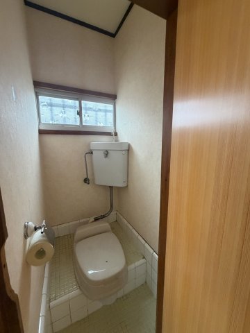 トイレ　※室内写真は別号室のものを使用しています。