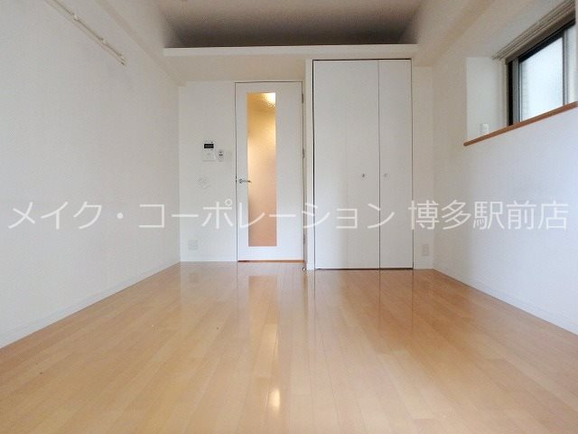居室・リビング　出窓無し