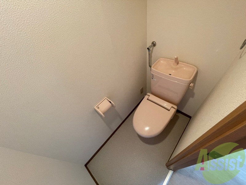トイレ　こちらはトイレです。清潔感があり、安心して使用できます。