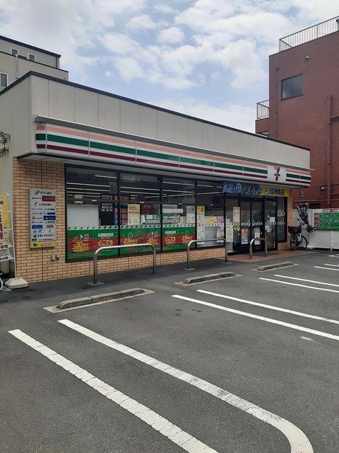 コンビニ　セブンイレブン（コンビニ）まで38m