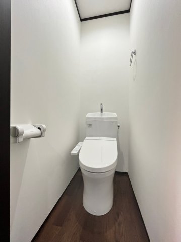 トイレ　別号室の写真です。ご参考までに