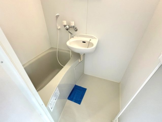 バス・シャワールーム　嬉しいバス・トイレ別※同タイプ別号室参考写真