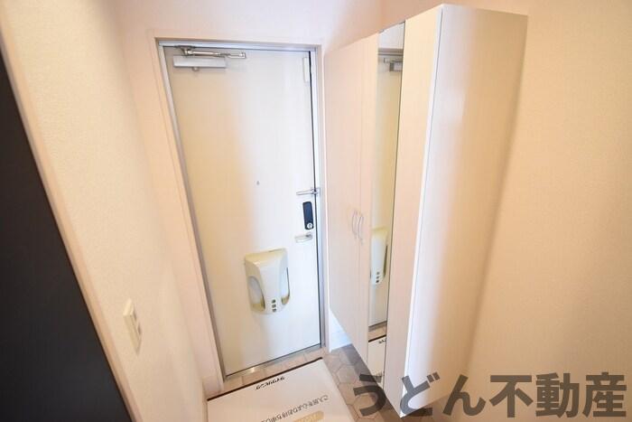 玄関　うどん県のお部屋探しはうどん不動産へ うどんちゃんとLINE