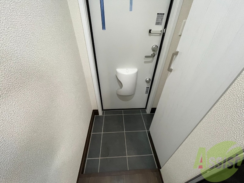 玄関　玄関からの様子です。すぐ部屋が見えないのは安心ですね。