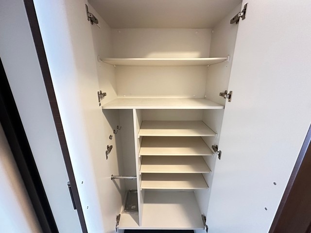 玄関　※他部屋の写真です。現況優先。