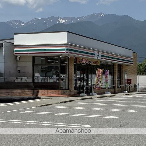 コンビニ　セブンイレブン駒ヶ根梨の木店（コンビニ）まで958m