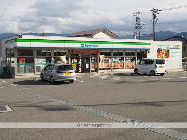 コンビニ　ファミリーマート（コンビニ）まで1526m