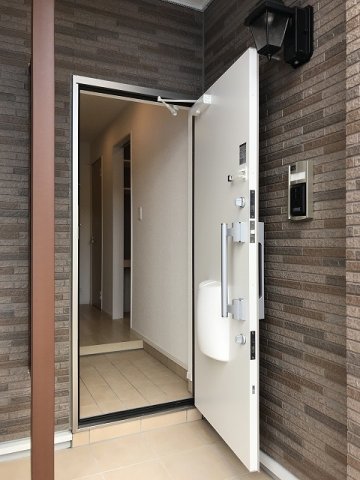 玄関　収納もある玄関です