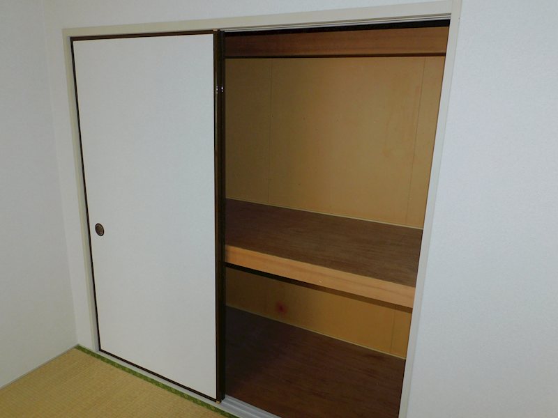 収納　押入