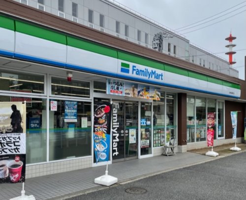 コンビニ　ファミリーマート 近鉄烏森駅前店（コンビニ）まで472m
