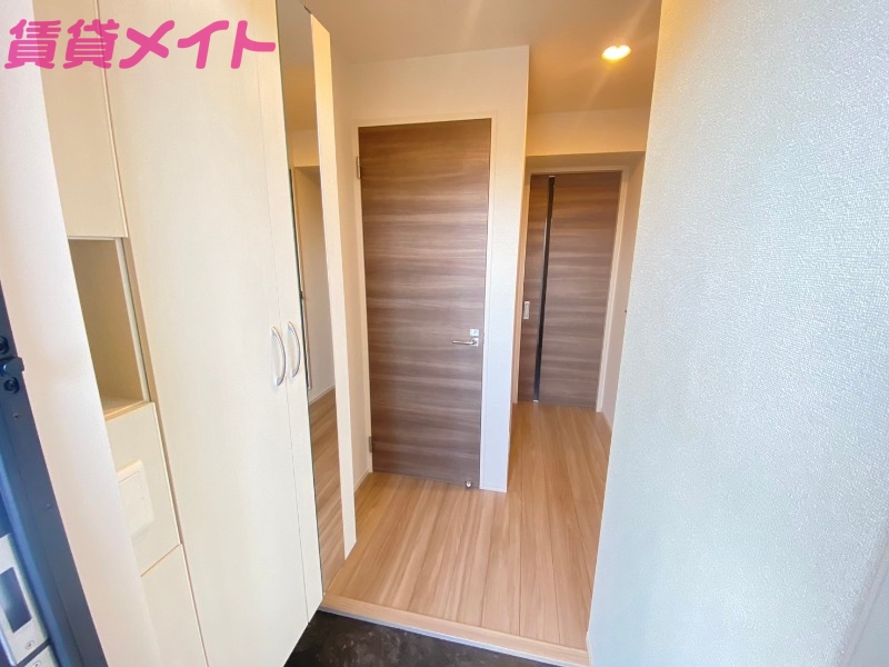 玄関　同型参考写真反転