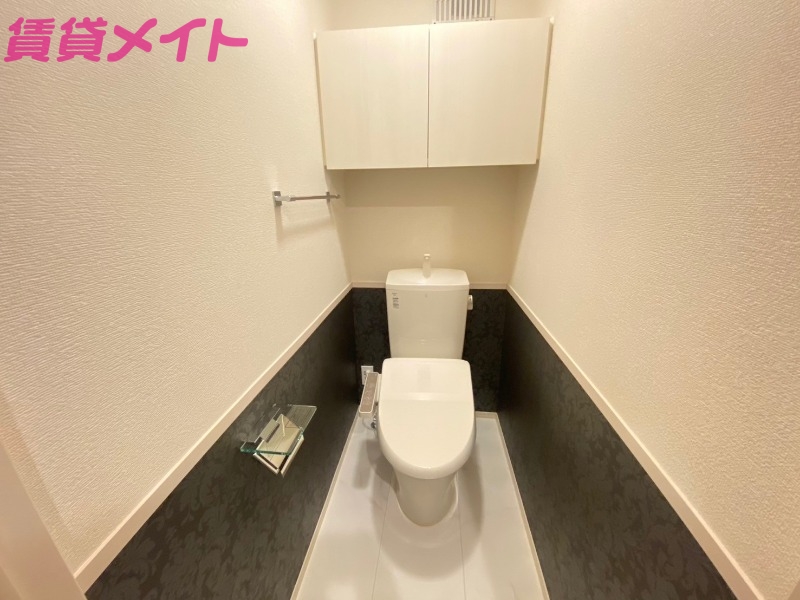 トイレ　同型参考写真反転