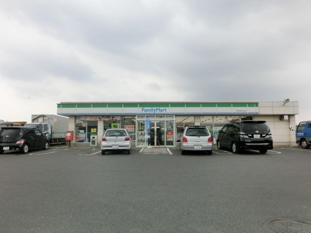 コンビニ　ファミリーマート（コンビニ）まで360m