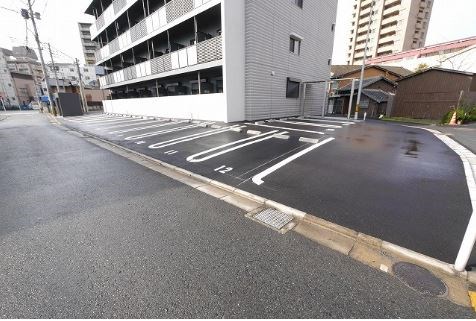 駐車場　平置きで確保可能です。