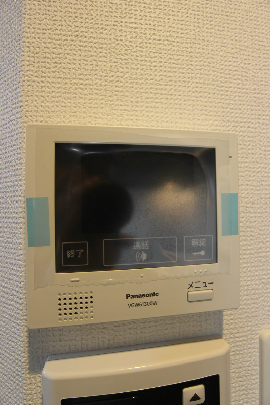 セキュリティ　TVモニター付インターホンなので安心です。