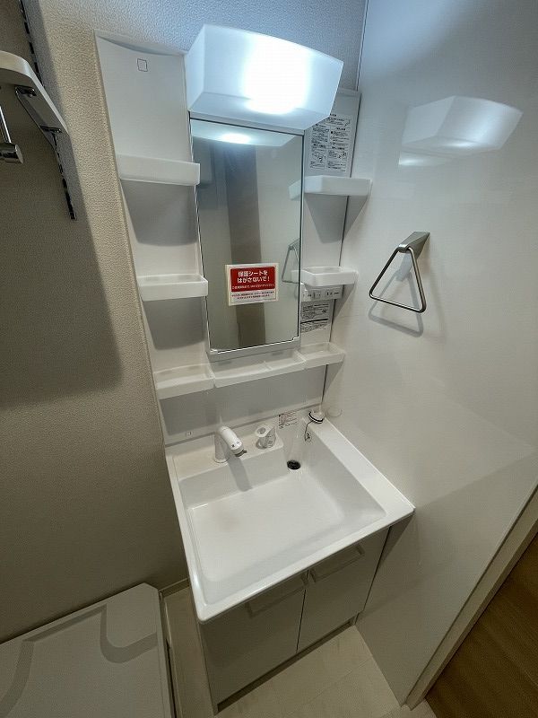 洗面設備　シャンプードレッサー付き独立洗面台！