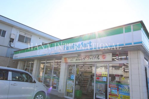 コンビニ　ファミリーマート南越谷駅北通店（コンビニ）まで243m